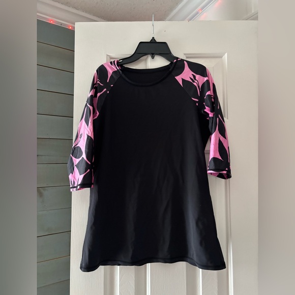 Black and Pink Raglan Sleeve Top - Picture 2 of 5